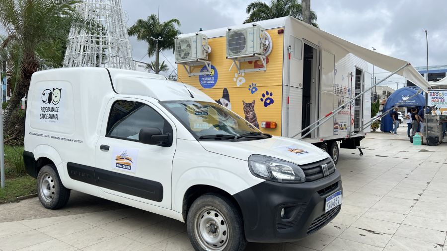 Unidade móvel do CastraMóvel em atendimento à população